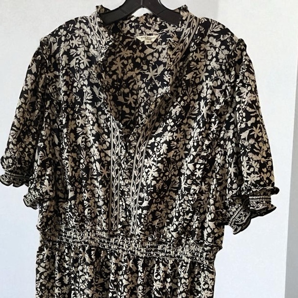 Chic Black and White Patterned Maxi Dress - Picture 4 of 12